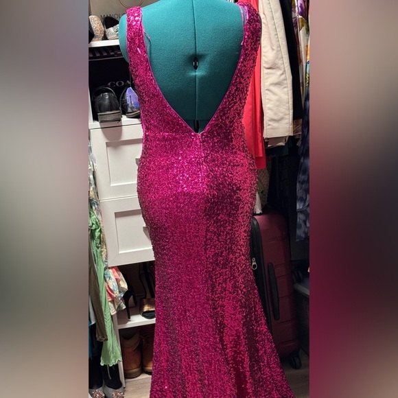 Gown - Picture 3 of 7